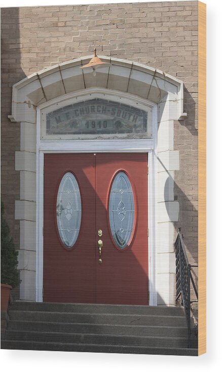 Red Doors Wood Print featuring the photograph Clifton Hill Missouri by Kathryn Cornett