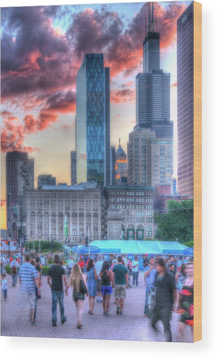 Chicago Wood Print featuring the photograph Fade In - Fade Out by John Roach