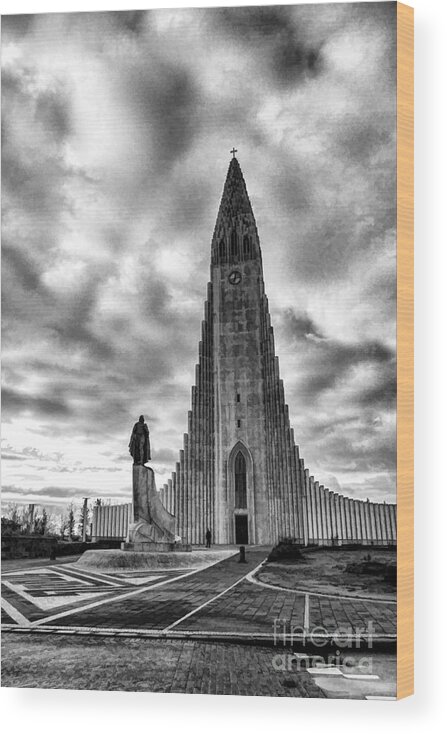 Iceland Hallgrims Kirkja Wood Print featuring the photograph Hallgrims Kirkja Iceland by Rick Bragan