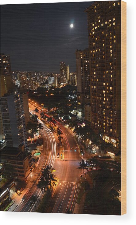 Hawaii Wood Print featuring the photograph Honolulu at Night 2 by Amy Fose