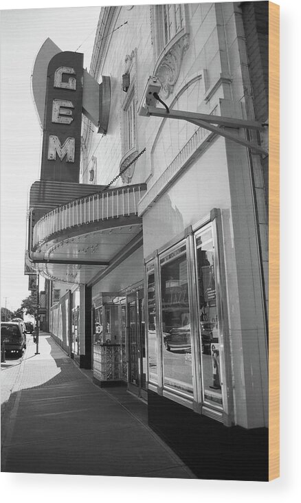 18th Wood Print featuring the photograph Kansas City - Gem Theater 2 BW by Frank Romeo