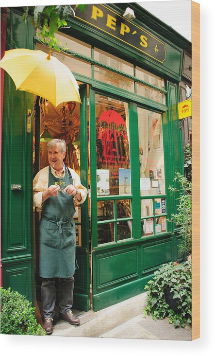 Paris Wood Print featuring the photograph Pep's Umbrella Repair Shop by Roberta Kayne