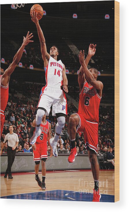 Nba Pro Basketball Wood Print featuring the photograph Chicago Bulls V Detroit Pistons by Brian Sevald