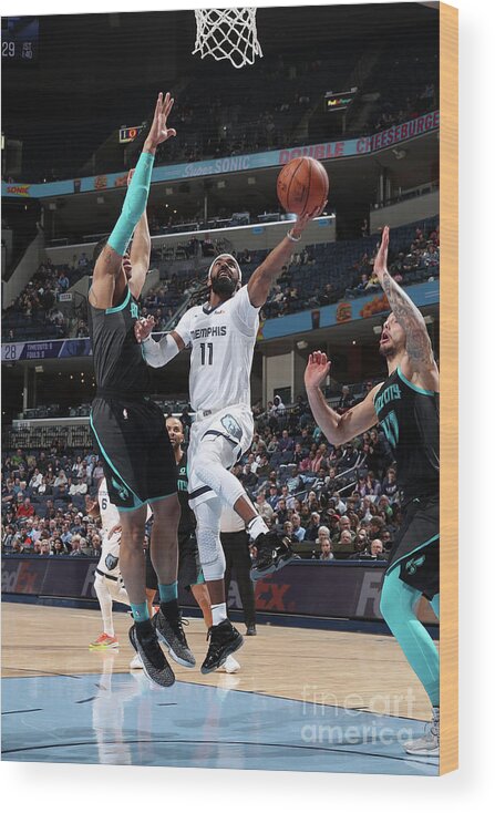 Nba Pro Basketball Wood Print featuring the photograph Charlotte Hornets V Memphis Grizzlies by Joe Murphy