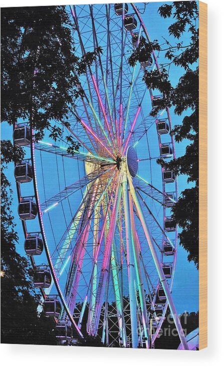 Ferris Wheel Wood Print featuring the photograph Farris Wheel Pigeon Forge by Merle Grenz