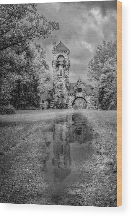 Hudson Valley Wood Print featuring the photograph Mohonk Preserve Gatehouse NY Fall BW by Susan Candelario