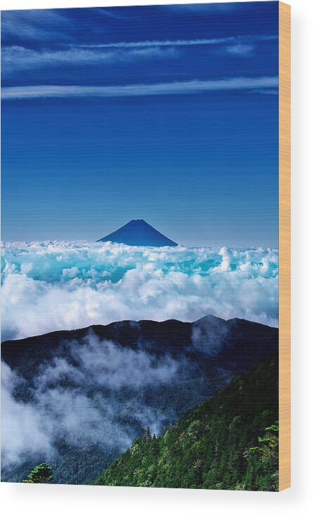 Japan Wood Print featuring the photograph Mt. Fuji Surrounded By A Sea Of Clouds by Hiroshi Nishihara