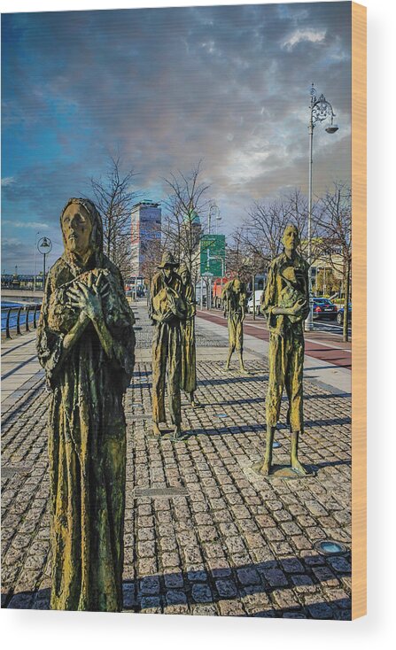 Area Wood Print featuring the photograph Irish Famine Sculptures by Chris Smith