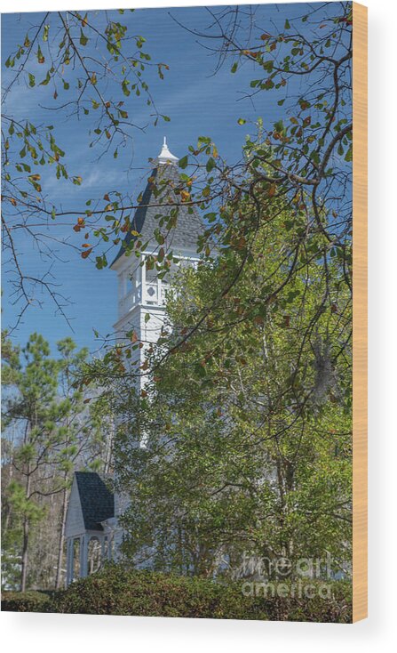 Summerville Presbyterian Church Wood Print featuring the photograph Steeple View - Summerville Presbyterian Church by Dale Powell