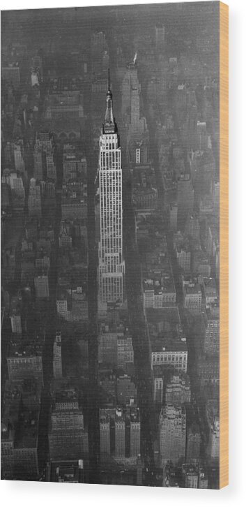 Vertical Wood Print featuring the photograph Empire State Buidling by New York Daily News Archive