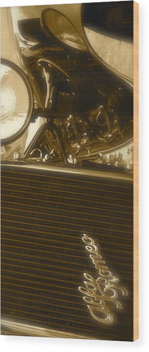 Alfa Romeo Wood Print featuring the photograph Alfa Romeo Front Grille Detail Phone Case by John Colley