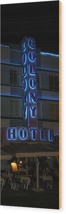 Architectural Features Wood Print featuring the photograph The Colony Hotel by Ed Gleichman