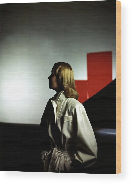 Fashion Wood Print featuring the photograph A Model Wearing A White Coat by Horst P. Horst