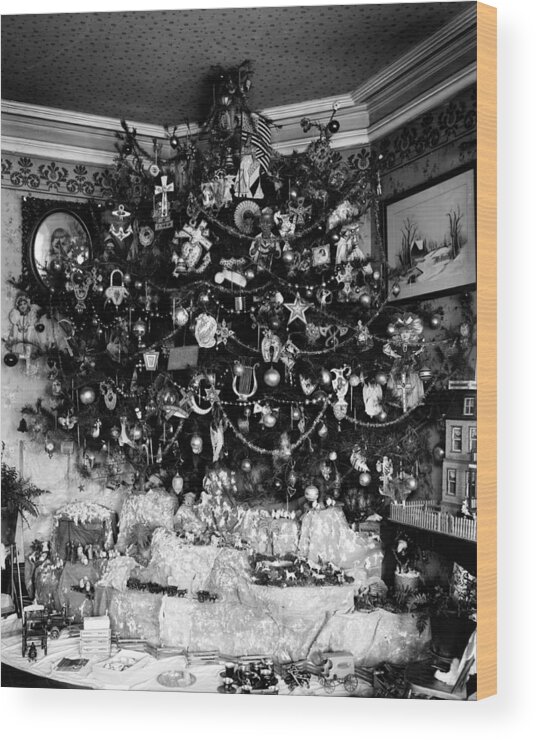 History Wood Print featuring the photograph Christmas Tree by Science Source