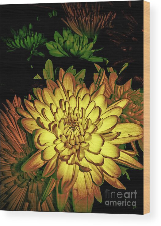 Floral Wood Print featuring the photograph Creme de la Creme by Gerlinde Keating