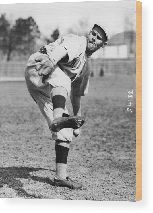 American League Baseball Wood Print featuring the photograph Leonard Pitches by B Bennett