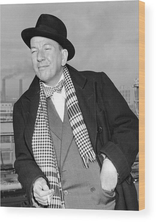 1947 Wood Print featuring the photograph Playwright Noel Coward by Underwood Archives