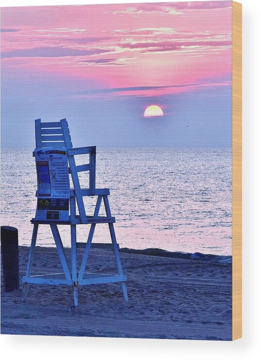 Sunrise Wood Print featuring the photograph Sunrise Lifeguard Chair by Kim Bemis