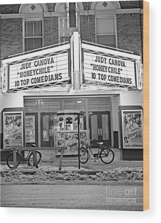 Oklahoma Wood Print featuring the photograph Chief Theater by Larry Keahey