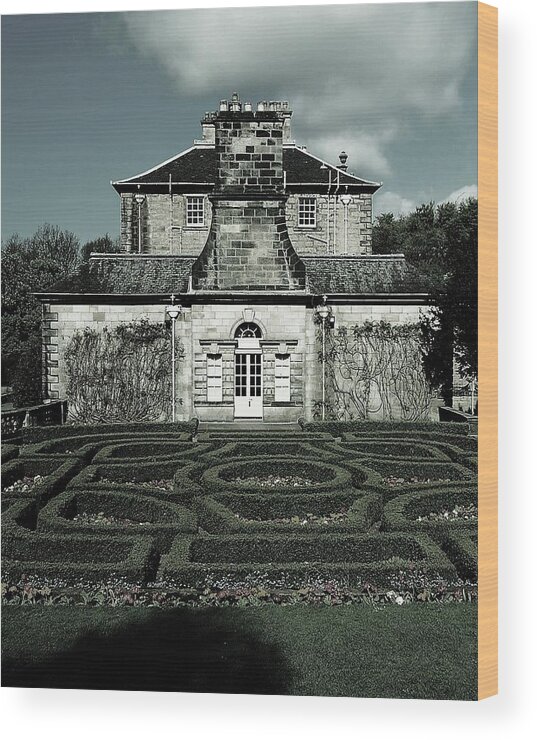 Scotland Wood Print featuring the photograph Pollok House by HweeYen Ong