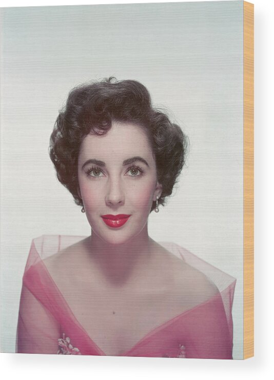 People Wood Print featuring the photograph Elizabeth Taylor #1 by Archive Photos