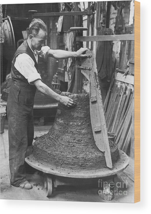 Working Wood Print featuring the photograph Bell Casting by Bettmann