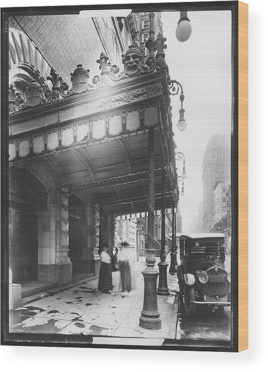 1910-1919 Wood Print featuring the photograph Entrance To The Schubert Theatre by The New York Historical Society