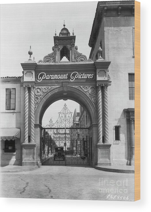 California Wood Print featuring the photograph Front Gate To Paramount Studio 1920s by Bettmann