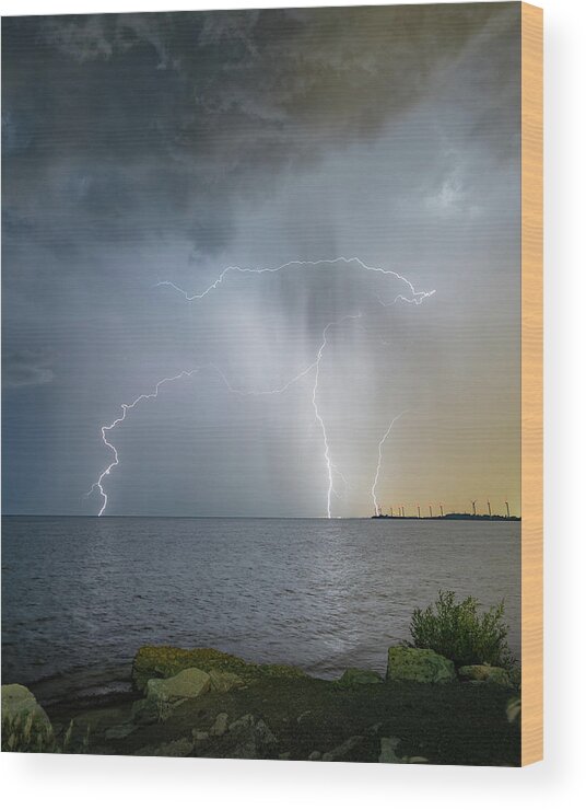 Lightning Wood Print featuring the photograph Lake Erie Lightning Storm by Dave Niedbala