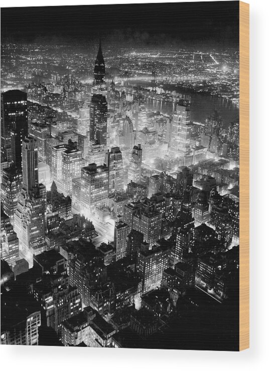 Looking Wood Print featuring the photograph Midtown Manhattan Sparkles On A Crisp by New York Daily News Archive