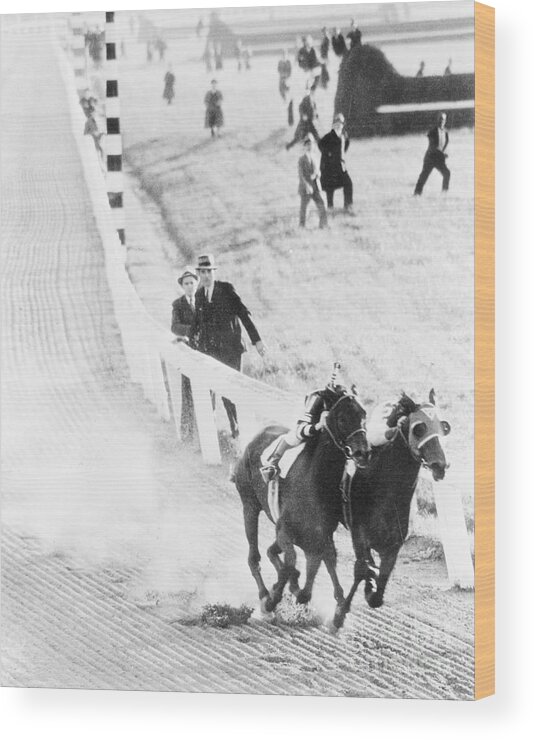 People Wood Print featuring the photograph Seabiscuit And War Admiral Racing by Bettmann