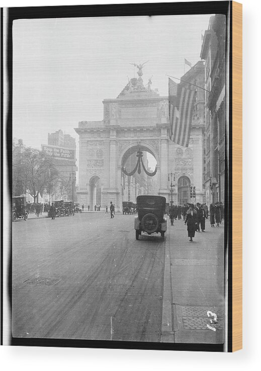 Holiday Wood Print featuring the photograph Temporary Memorial Arch Erected For The by The New York Historical Society