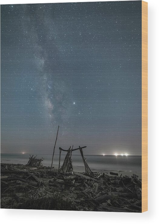Milky Way Wood Print featuring the photograph Looking for Love by Lindsay Thomson