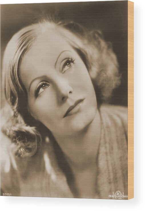 Entertainment Wood Print featuring the photograph Greta Garbo, Hollywood Movie Star by Photo Researchers