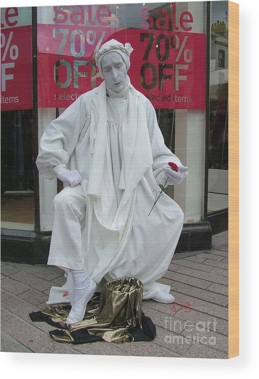 Living Statue Wood Print featuring the photograph A Living statue by Joe Cashin