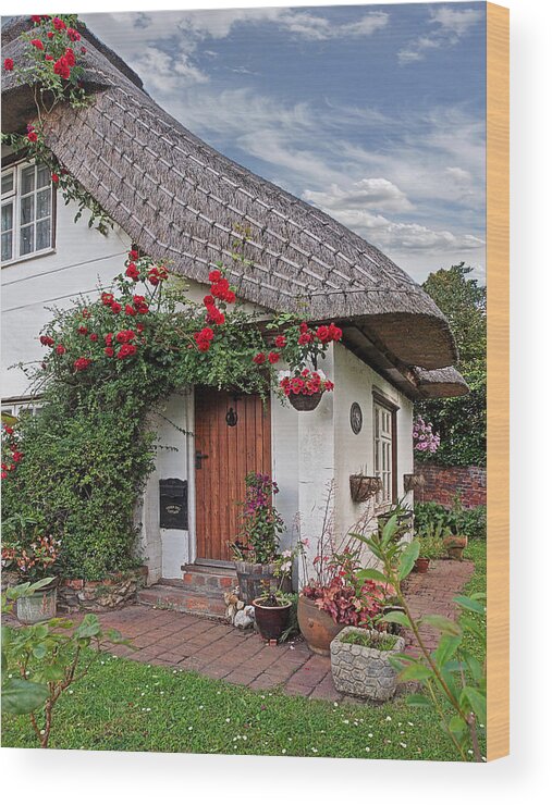 Front Door Wood Print featuring the photograph Green End Thatched Cottage by Gill Billington