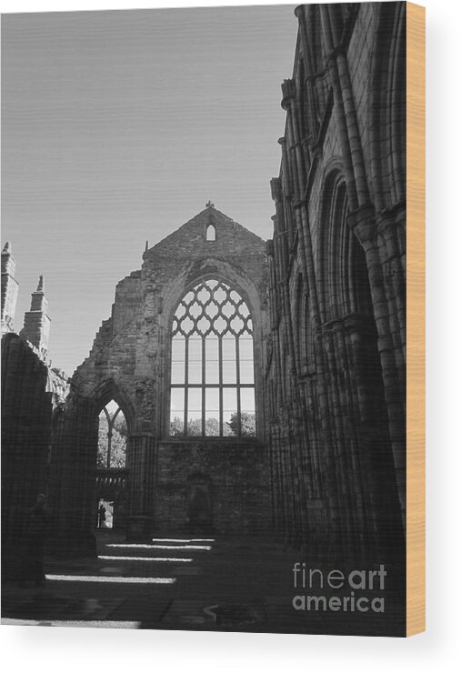  Wood Print featuring the photograph Holyroodhouse by Sharron Cuthbertson