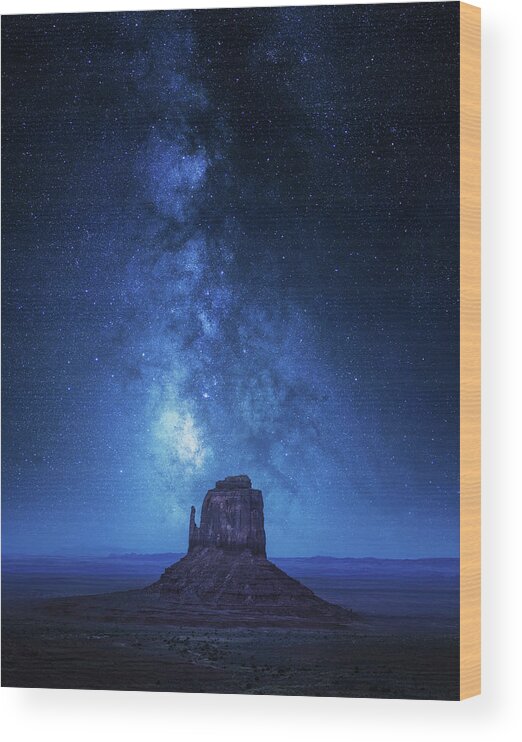Arizona Wood Print featuring the photograph Monument Milkyway by Juan Pablo De