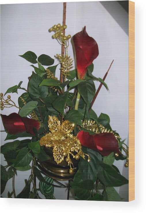 Christmas Wood Print featuring the photograph Christmas Arrangemant by Sharon Duguay