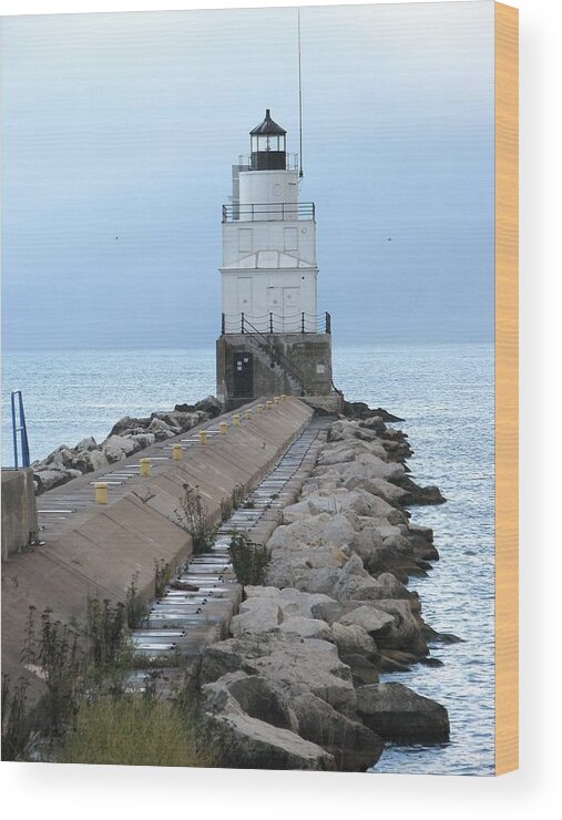 Manitowoc Breakwater Lighthouse Wood Print featuring the photograph Manitowoc Breakwater Lighthouse by Keith Stokes