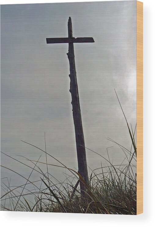 Cross Wood Print featuring the photograph Wayfarer Beach Totem by Pamela Patch