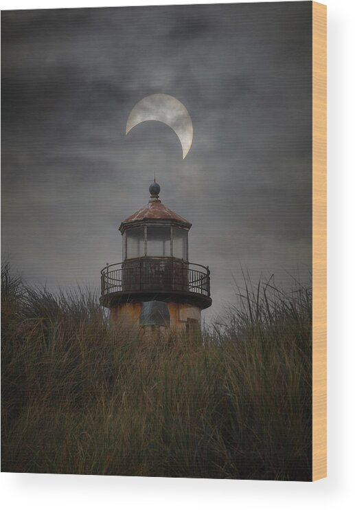 Solar Eclipse Wood Print featuring the photograph Coquille Eclipsed by Darren White