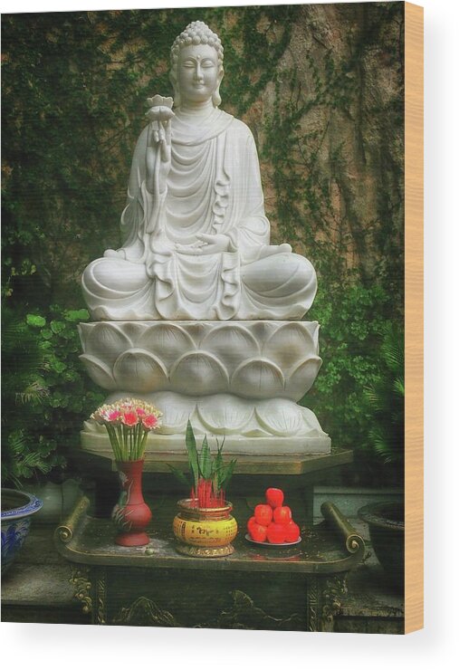 Buddha Wood Print featuring the photograph Sitting Buddha Statue by Robert Bociaga