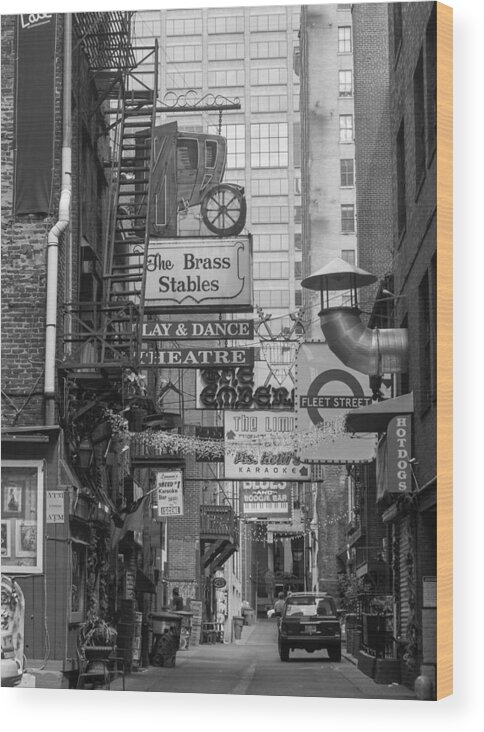 Nashvill Wood Print featuring the photograph Printers Alley Nashville by Robert Hebert