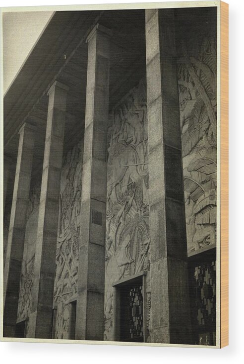 Paris Wood Print featuring the photograph The Madagascar Palace At An Art Exposition by Barre