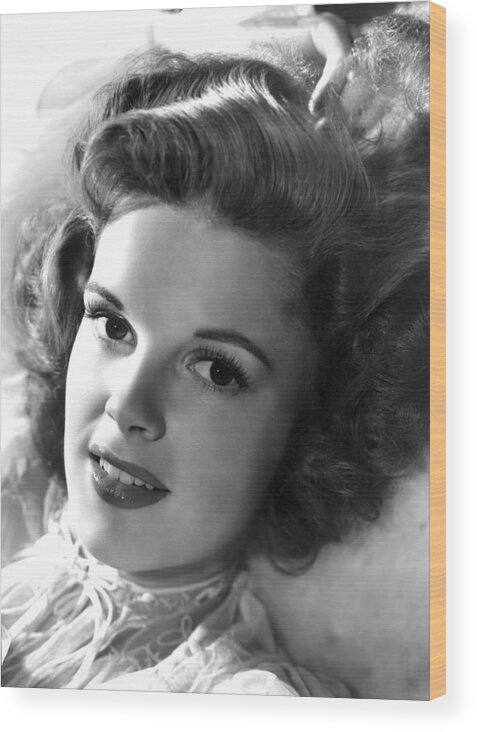 1940s Portraits Wood Print featuring the photograph Judy Garland, 1943 by Everett