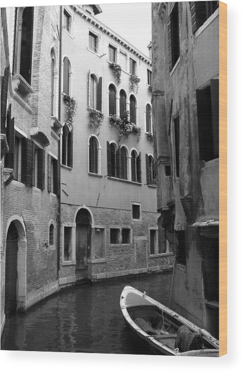 Venice Wood Print featuring the photograph Curved Canal by Donna Corless