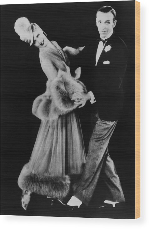 Singer Wood Print featuring the photograph Ginger Rogers And Fred Astaire by Keystone-france