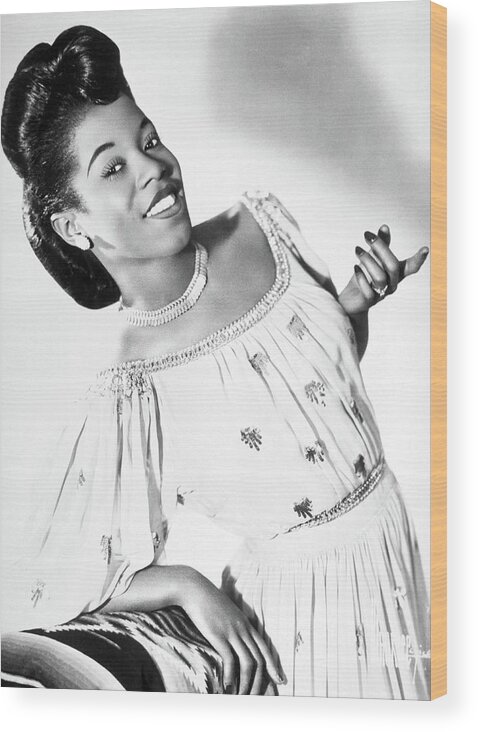 Sarah Vaughan Wood Print featuring the photograph American jazz singer Sarah Vaughan. by Album