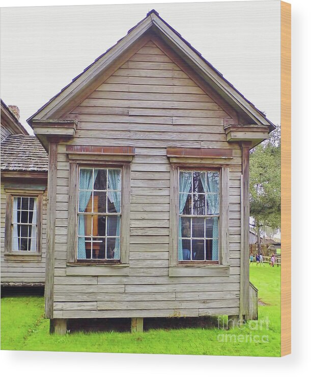 Window Wood Print featuring the photograph Pretty Windows by D Hackett
